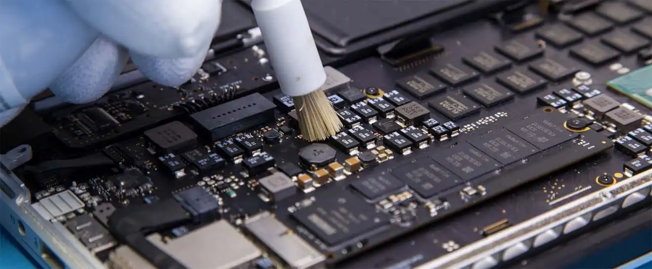 Чистка Apple MacBook от пыли в Королёве | Замена термопасты